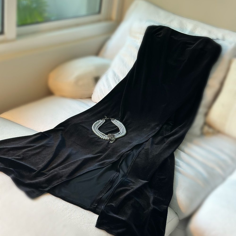 Luxe & Leggy: Allen Schwartz Black Velvet Dress (Like New!)
